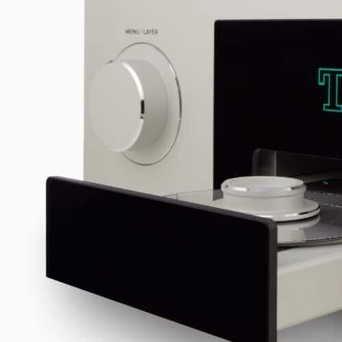 CD-Player mit geöffneter Lade