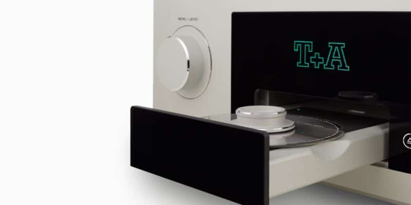 CD-Player mit geöffneter Lade