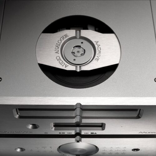 Silberner CD-Player in Nahaufnahme von oben