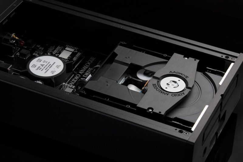 Innenansicht eines CD-Players mit Laufwerk