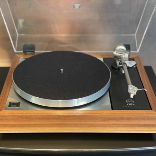 Holz-Plattenspieler mit Klarsicht-Haube