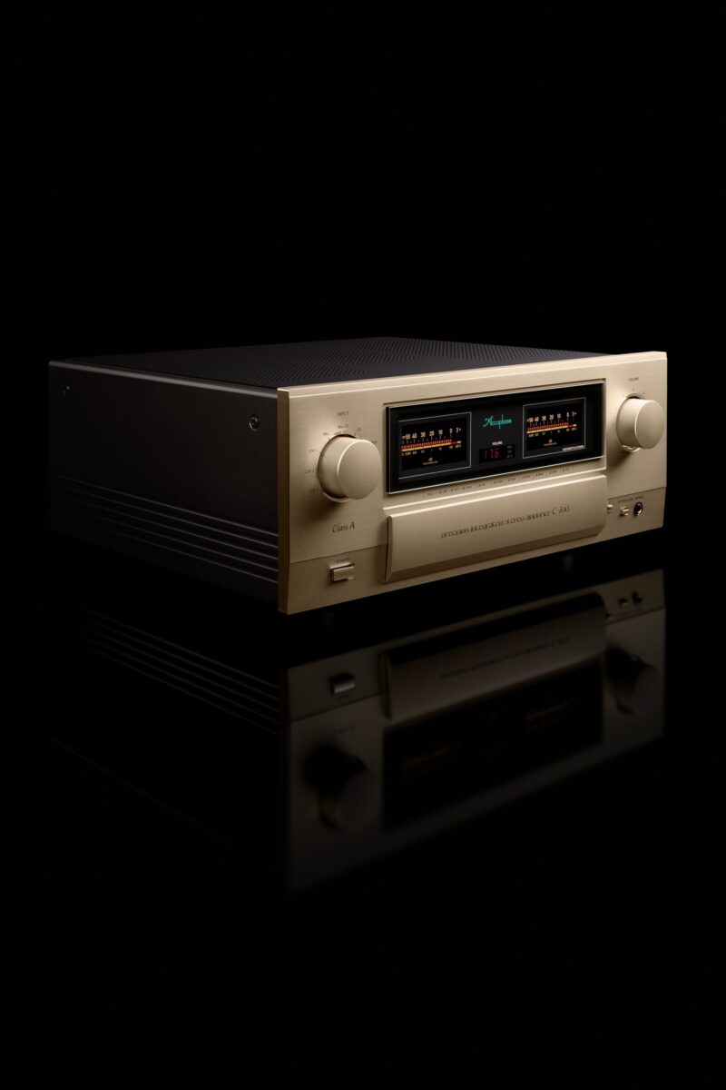 Accuphase E-700