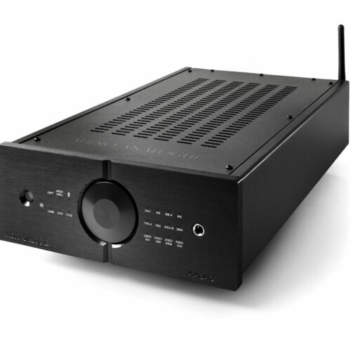Schwarzer Audioverstärker mit Antenne, seitliche Ansicht.