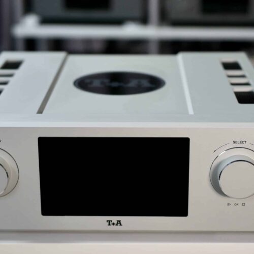 T+A Audiogerät mit Display