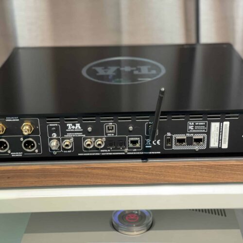 Rückansicht Audiogerät mit Anschlüssen