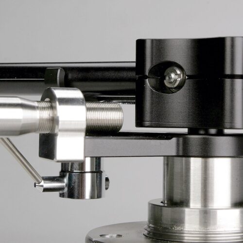 Nahaufnahme eines mechanischen Bauteils in Schwarz und Silber.