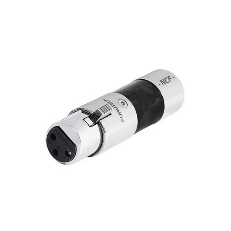 Metallischer Adapterstecker mit schwarzem Ring.