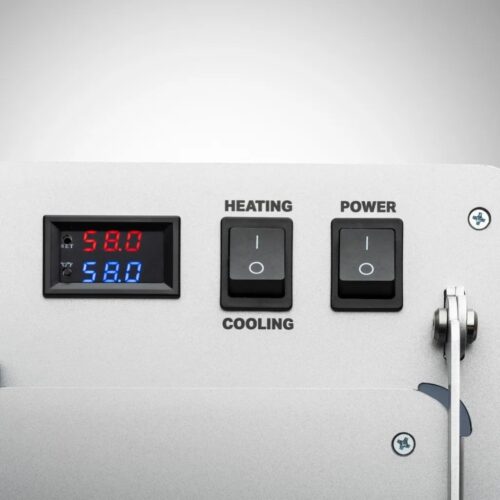 Steuergerät mit Temperaturanzeige und Schaltern