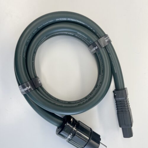 Schwarzes Netzkabel mit Euro-Stecker