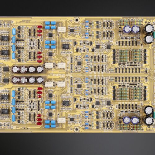 accuphase c 57 Platine mit Elektronikbauteilen