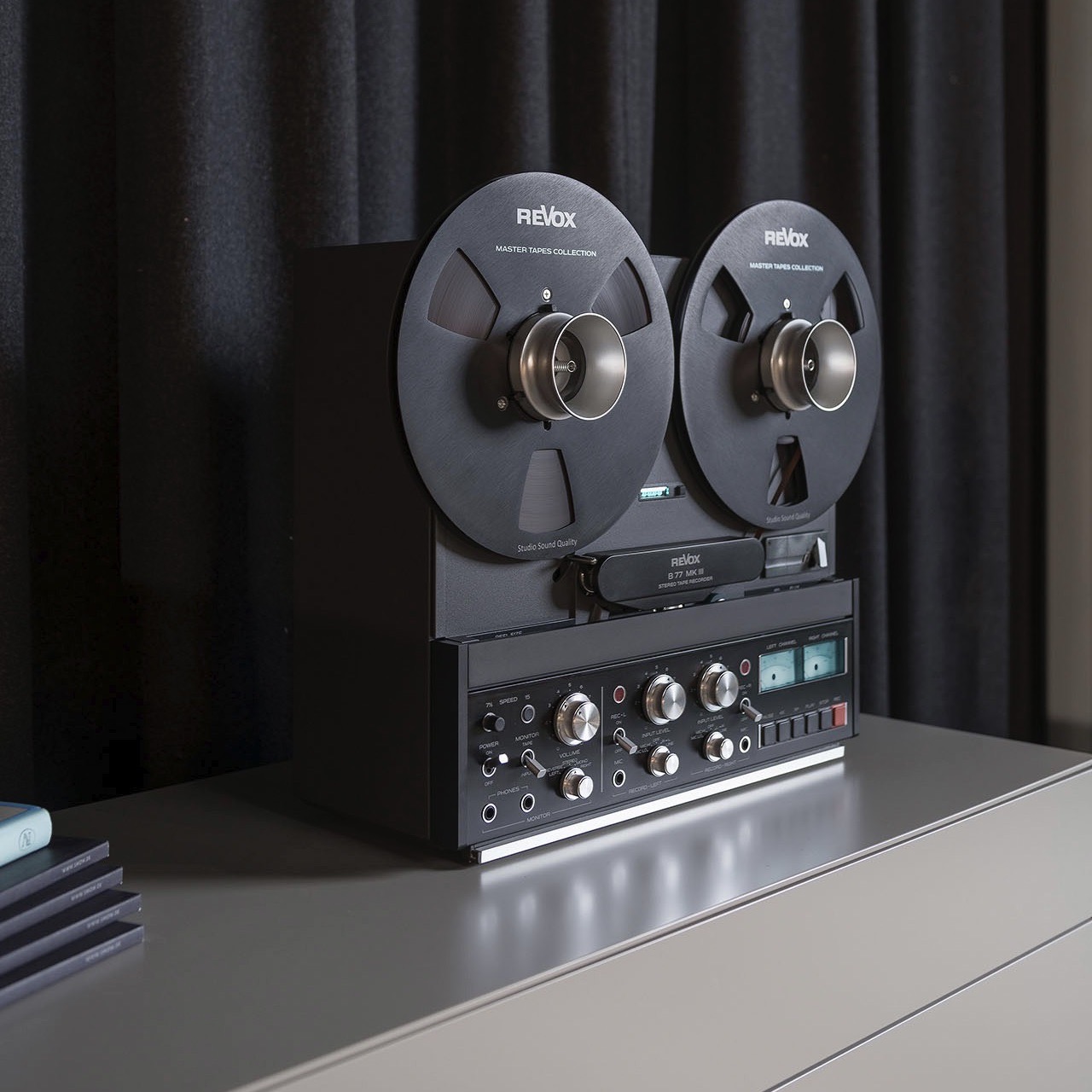 revox b77 mk iii stereo tape recorder Tonbandgerät mit großen Spulen