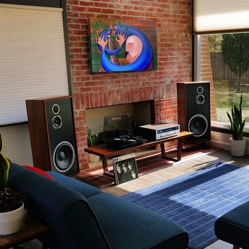 Wohnzimmer mit Anlage und Bild