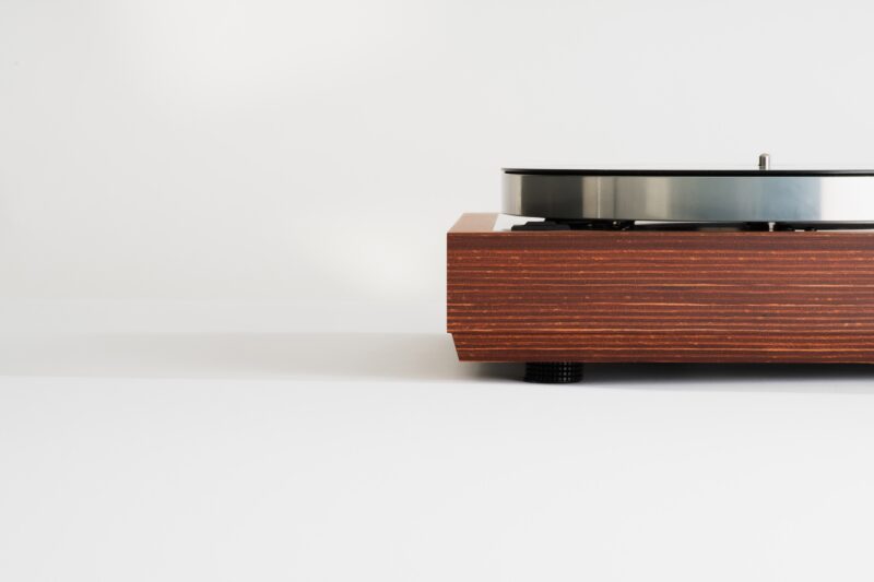 Plattenspieler aus Holz