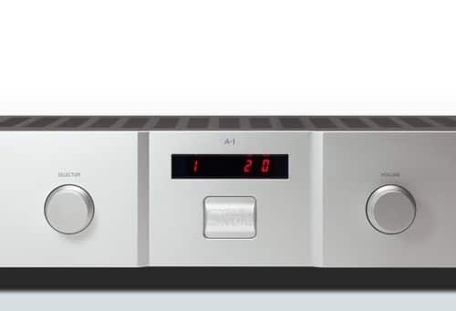 Silberner Verstärker mit Display