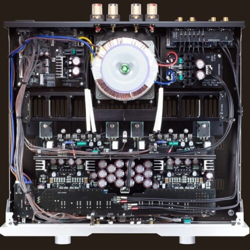 Gerät offen mit Bauteilen