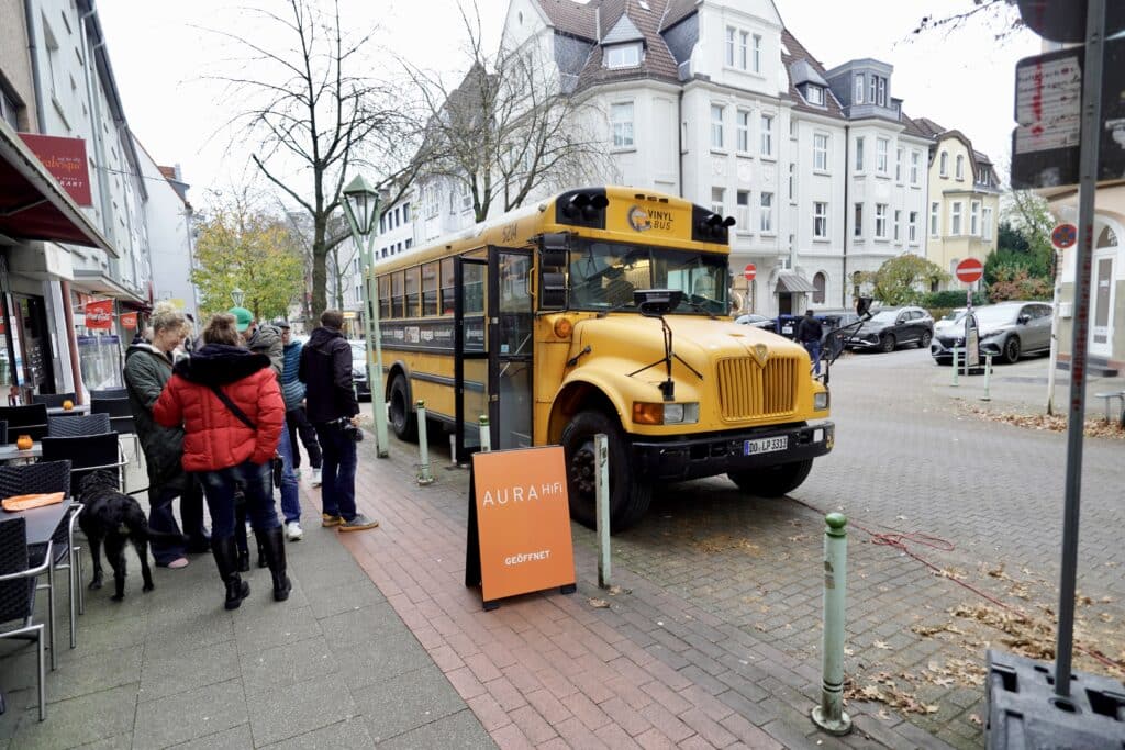 Analogkultur live erleben: Der Vinylbus kommt zu Aura HiFi nach Essen!