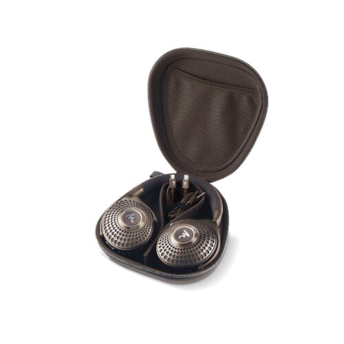 Focal Bathys mit Tasche offen
